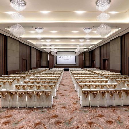 Pullman Yangon Centrepoint Hotel Exterior photo