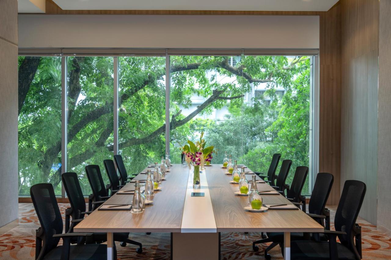 Pullman Yangon Centrepoint Hotel Exterior photo